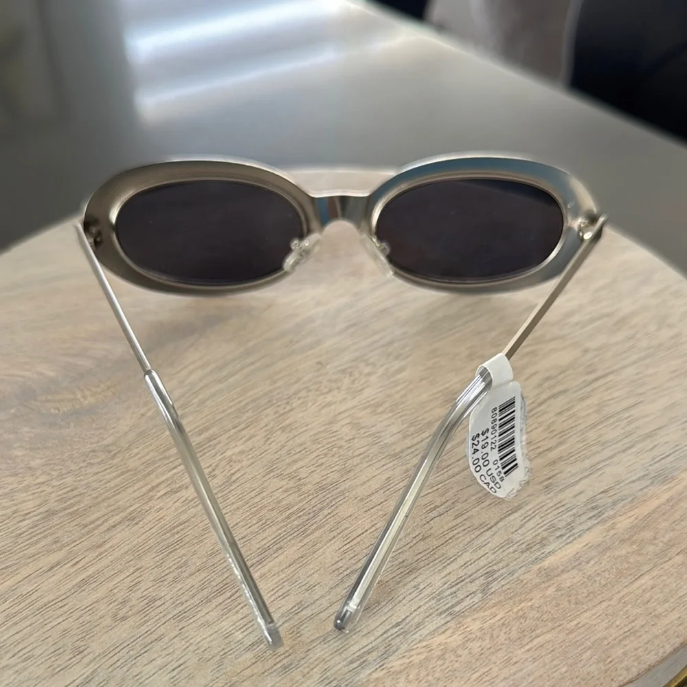 Urban Outfitters Silver and Black Sunglasses Modern Accessories.No case included